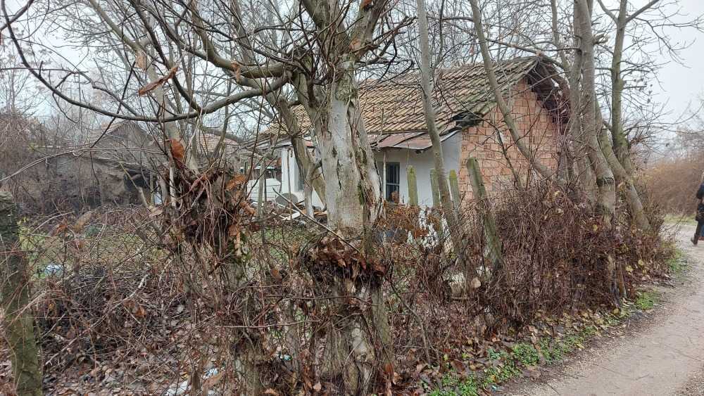 Парцел с къща Плевен