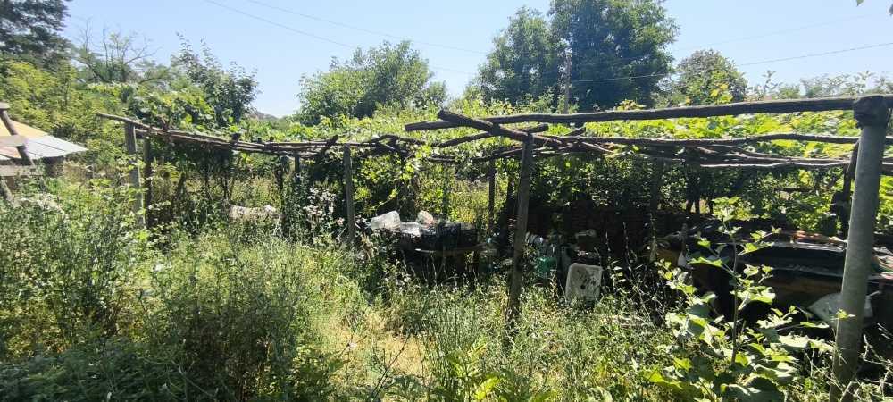 Парцел с къща Горно Ябълково