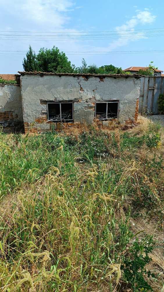 Парцел с къща Златовръх