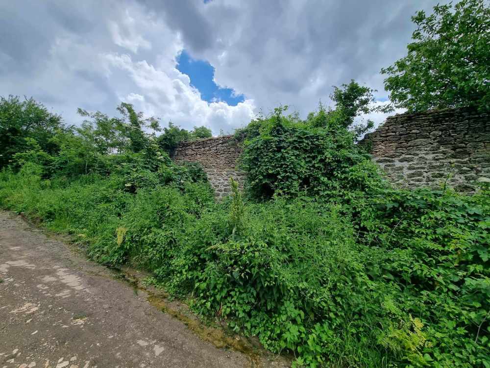 Парцел с къща Бояна