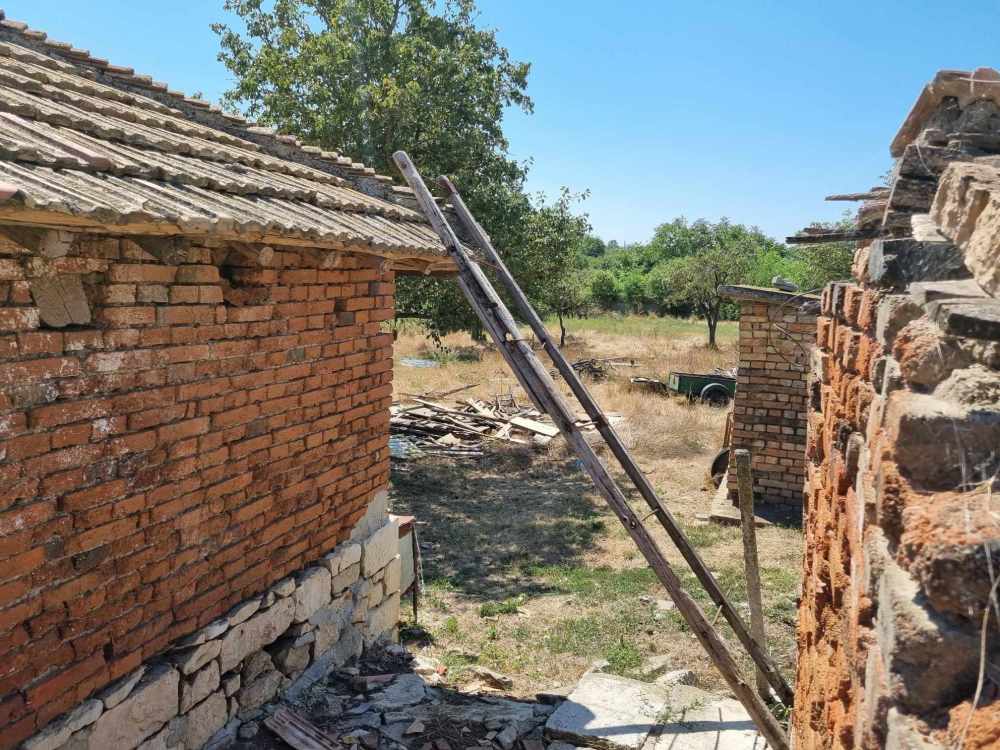 Парцел с къща Добротич