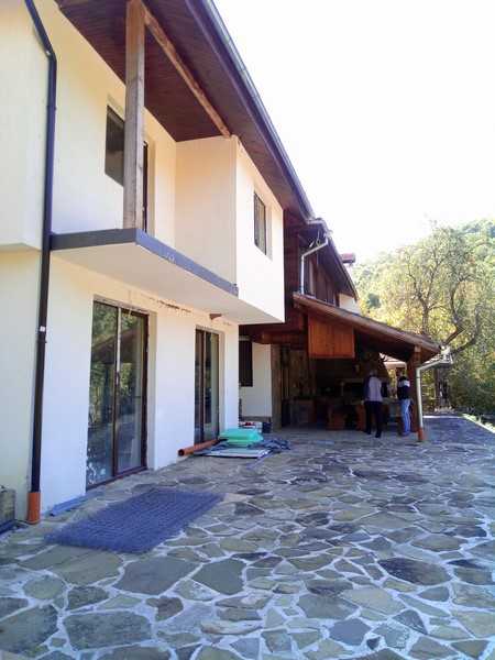 Парцел с къща Рибарица