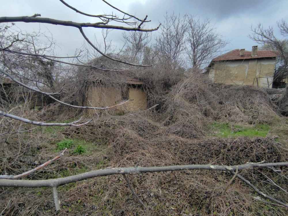 Парцел с къща Чавдарци