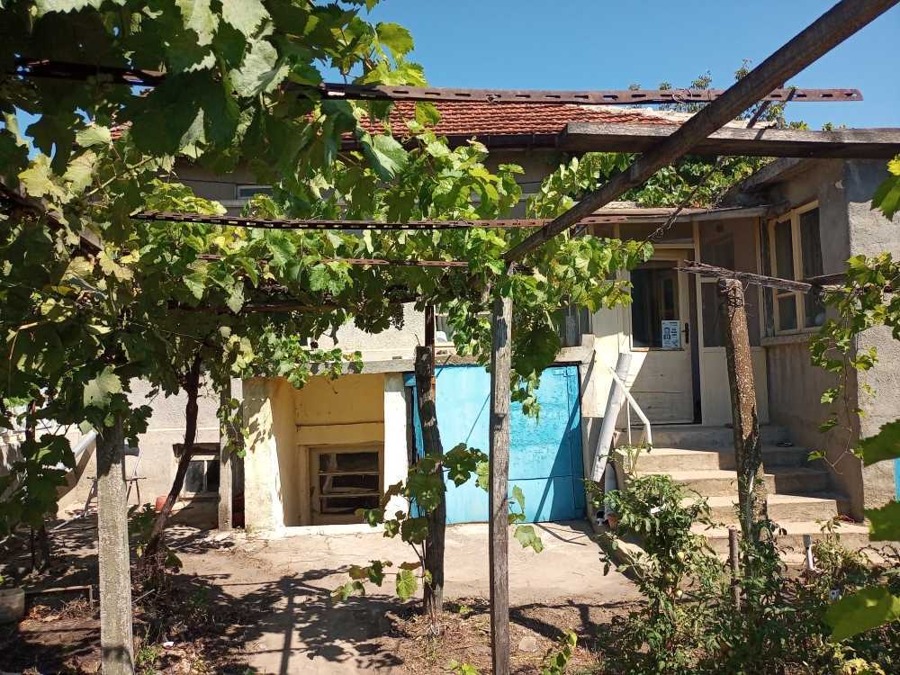 Парцел с къща Добрич