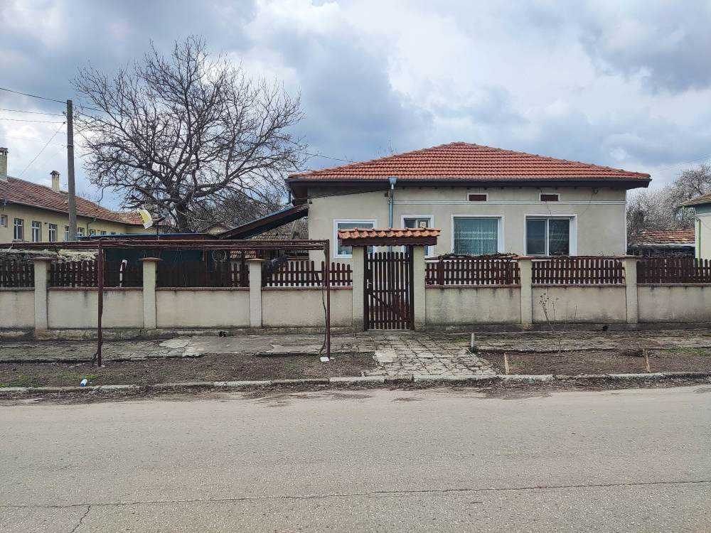 Къща с парцел Василево