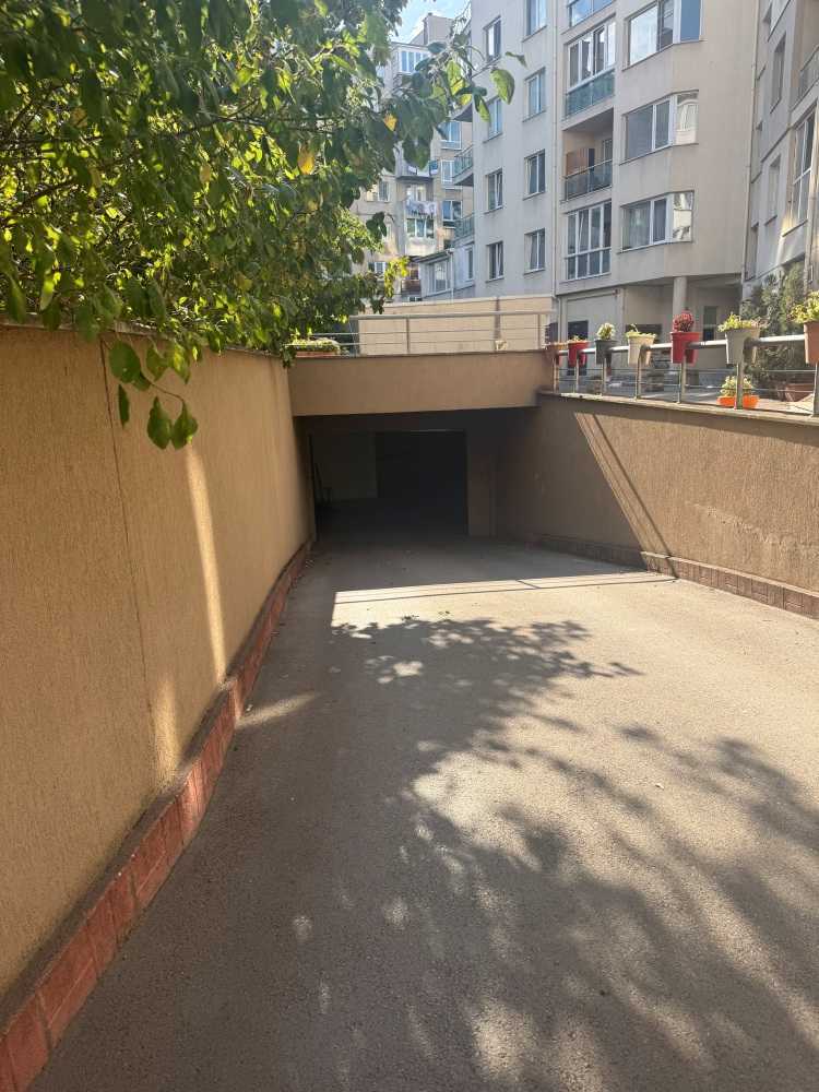 Паркомясто София