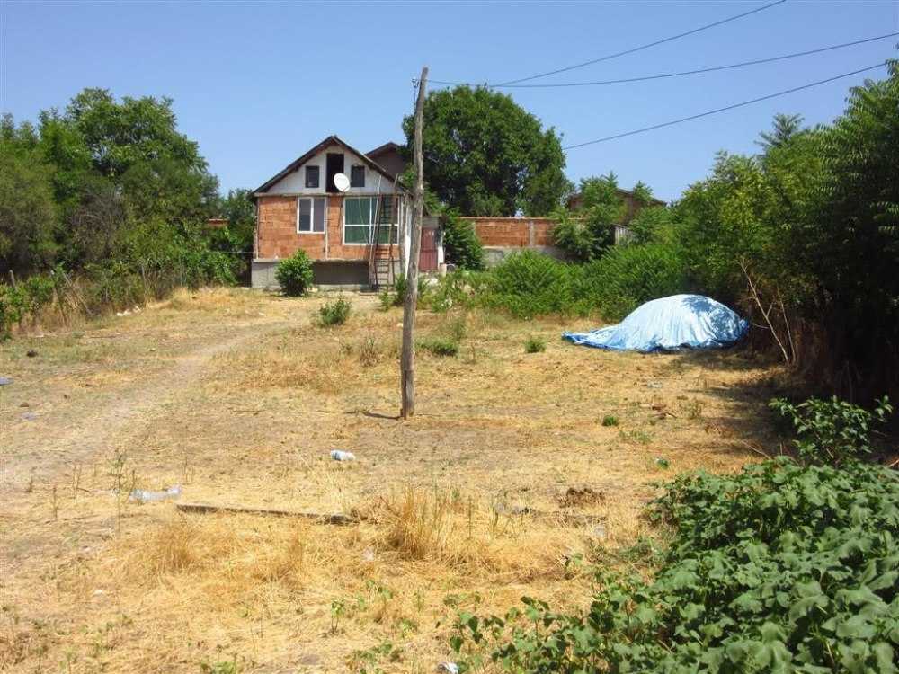 Парцел с къща в Златополе