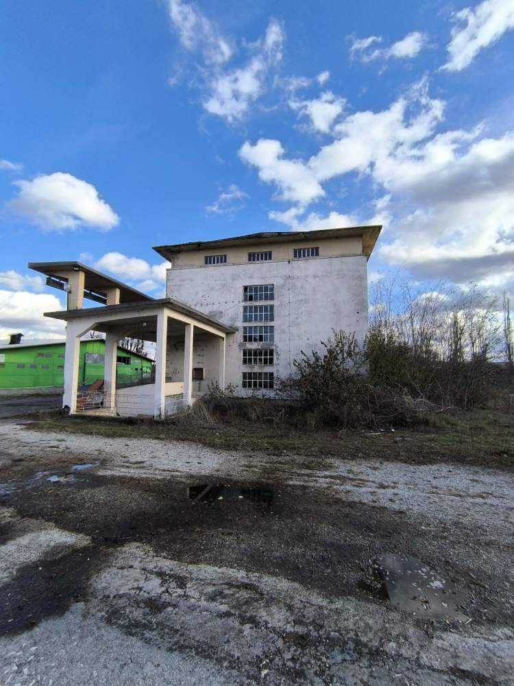 Производствен имот Торос