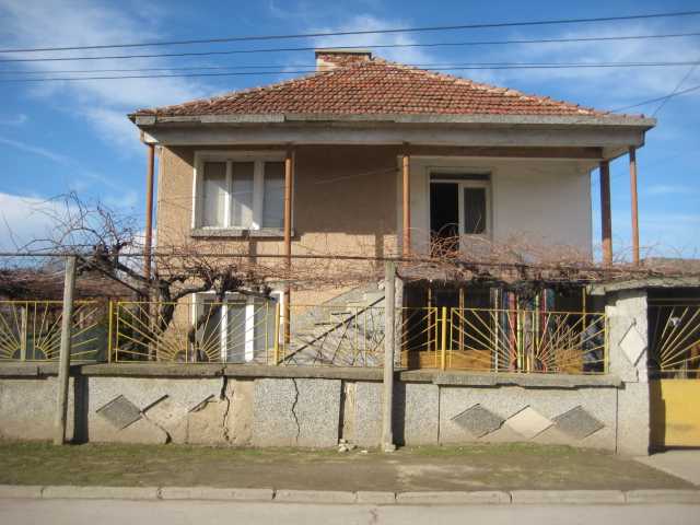 Парцел с къща Драгор