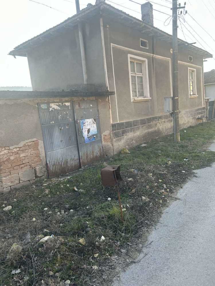 Парцел с къща Сваленик