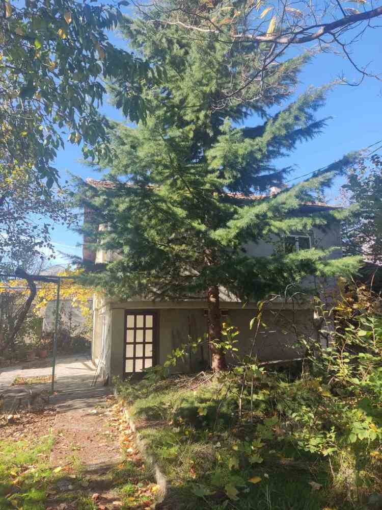 Парцел с къща Варна