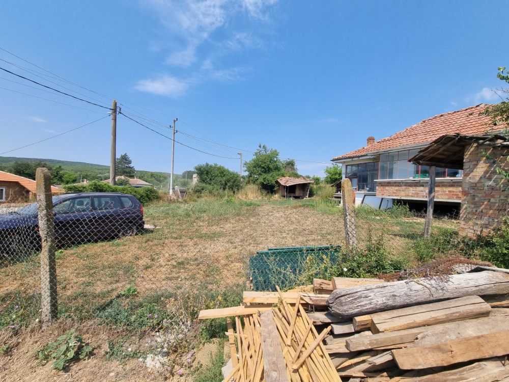 Парцел с къща Дюлино