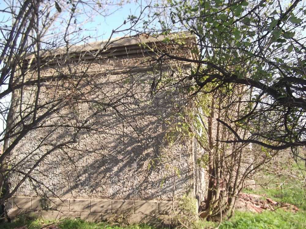 Парцел с къща Конаре