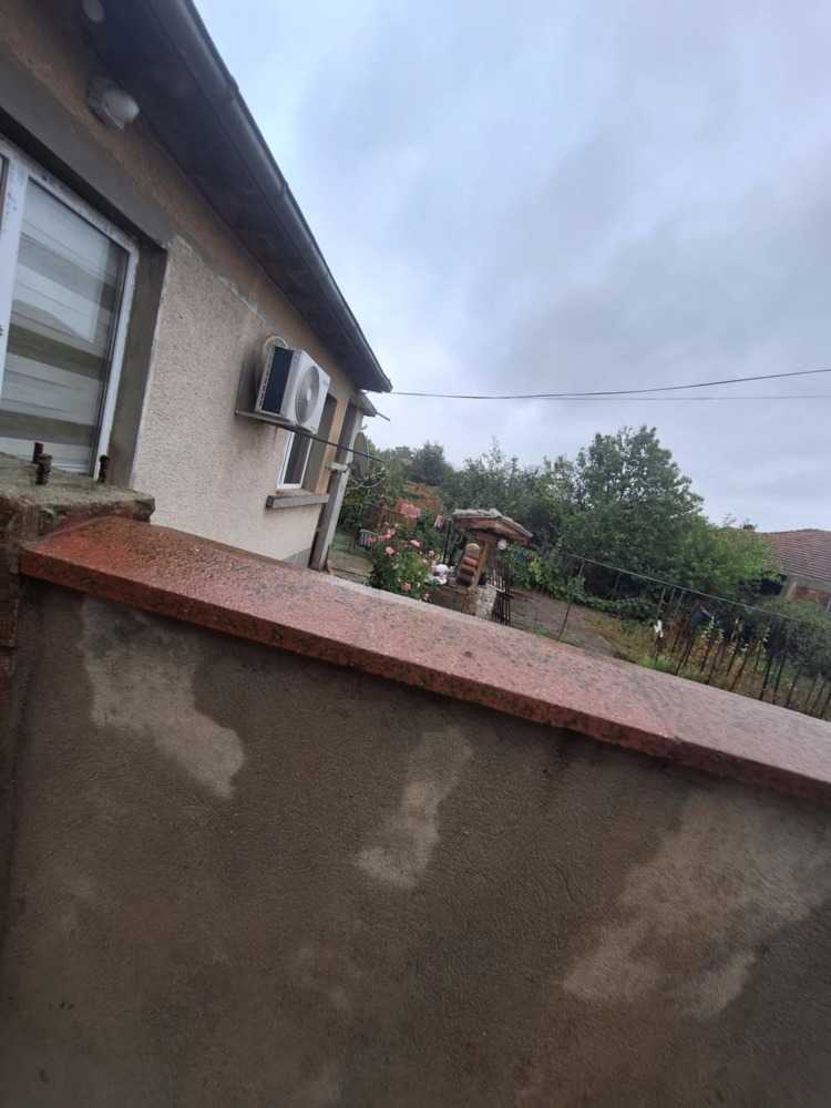 Парцел с къща Дългопол