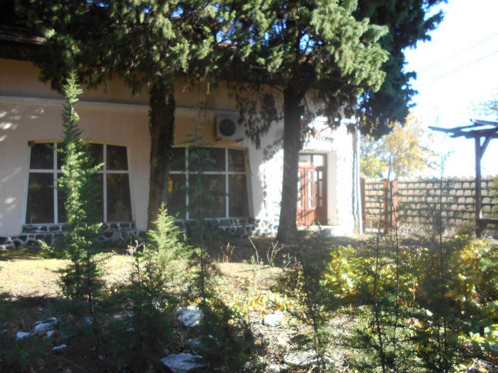 Търговски имот Белово