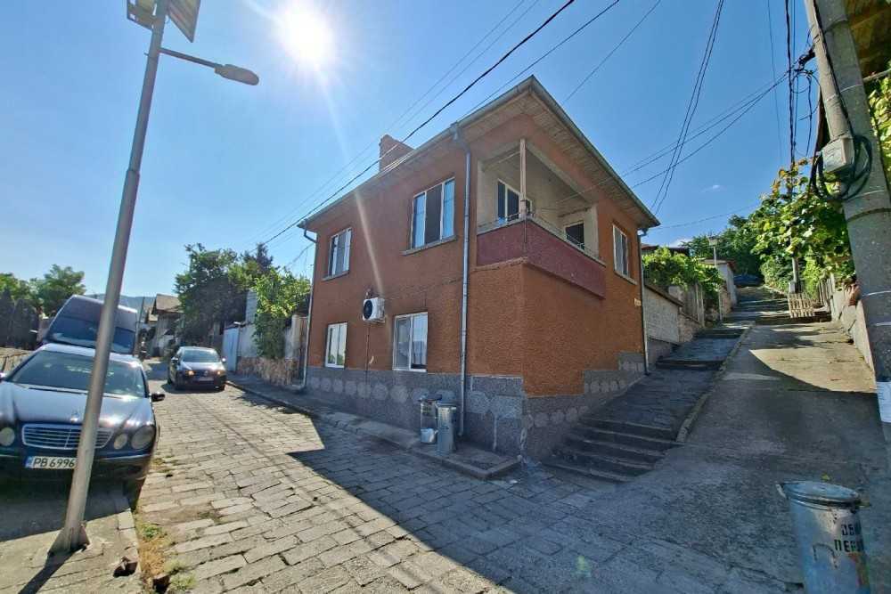 Парцел с къща Перущица