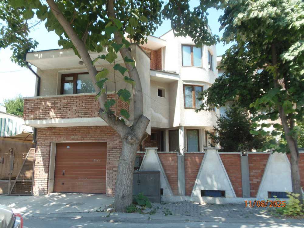 Къща с парцел Ямбол