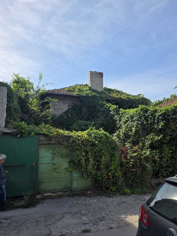 Парцел с къща Русе