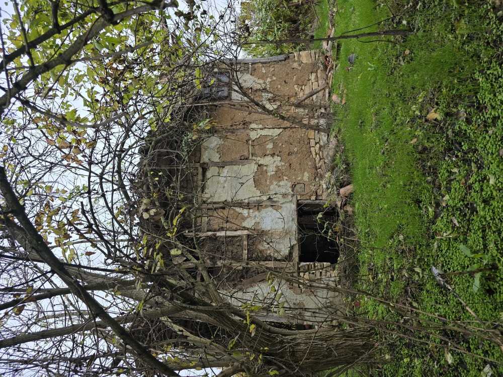 Парцел с къща в Сушица