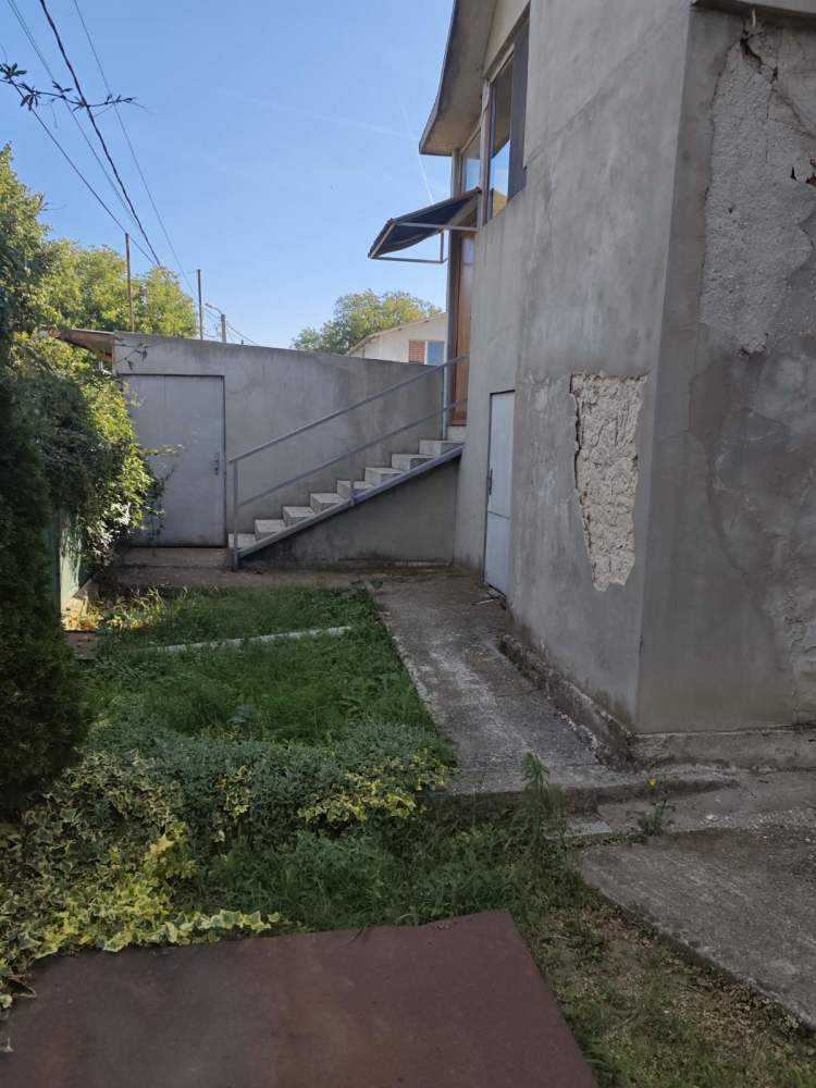 Етаж от къща в Камено