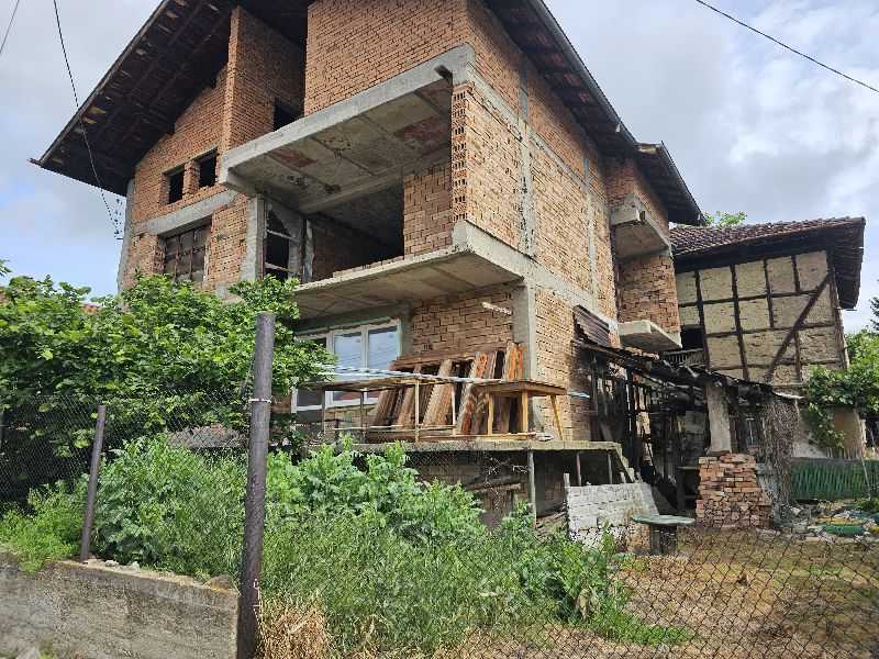 Парцел с къща в Пирдоп