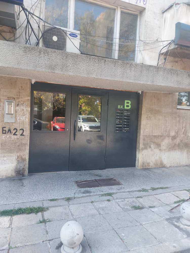 Тристаен апартамент в София