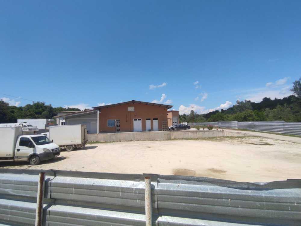 Производствен имот в Ъглен