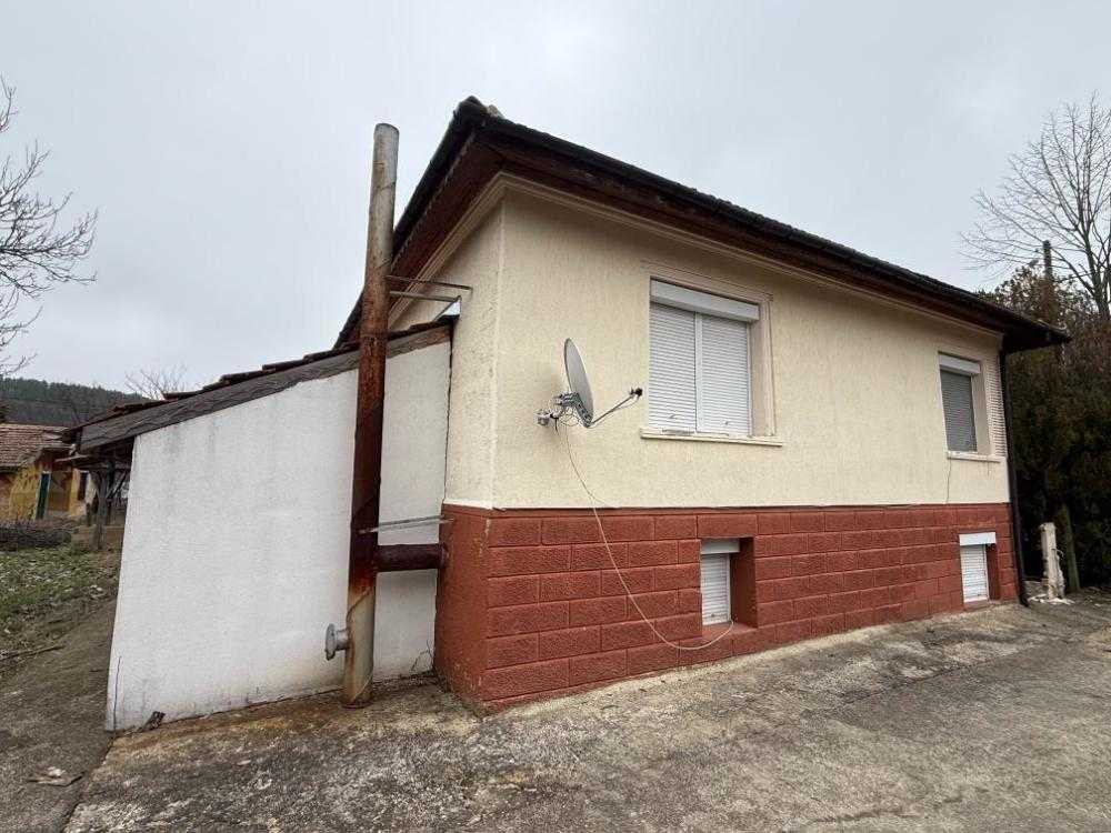 Парцел с къща в Садово, село Садово