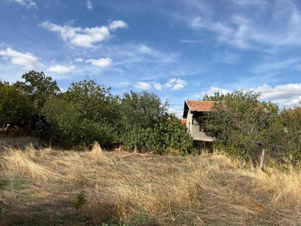 Парцел с къща в Бургас, 1/6 идеална част от ПИ и сграда, гр. Бургас, кв.Банево, ул. Чая