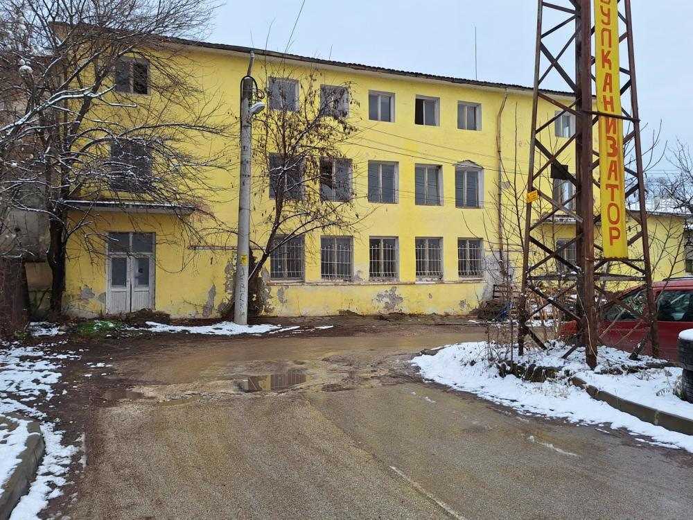 Производствен имот в Луковит, ул. "Възраждане"