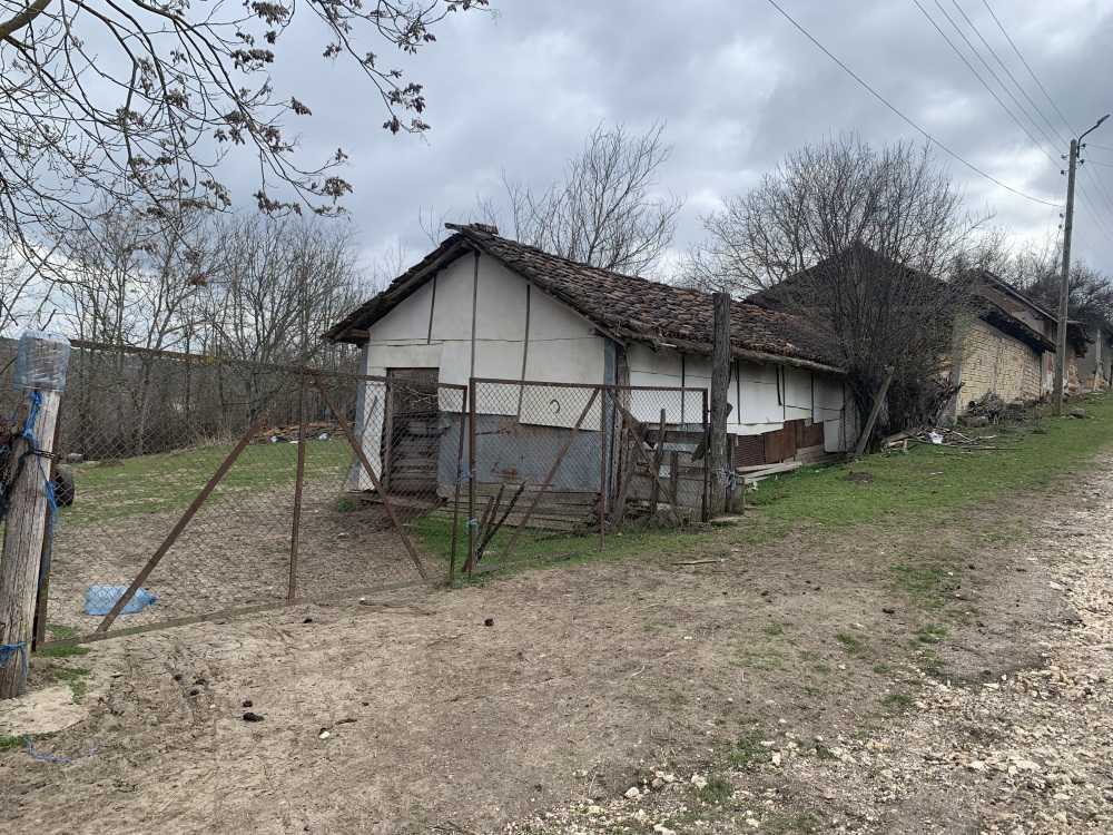 Парцел с къща в Каменово, с.Каменово, п.к.7328, ул.ВЕЖЕН №8