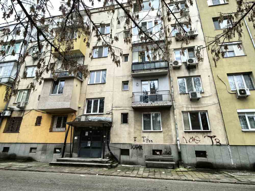 Тристаен апартамент в Пловдив, ул. "Звезда" № 5, бл. 36, вх. В, ет. 1, ап. 6