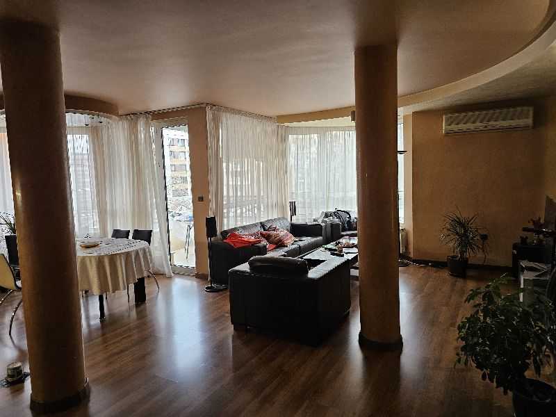 Многостаен апартамент в София, бл. 14, вх. Б