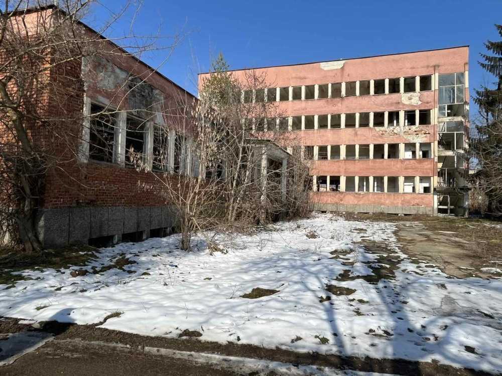 Производствен имот в Угърчин, ул. "Христо Ботев"