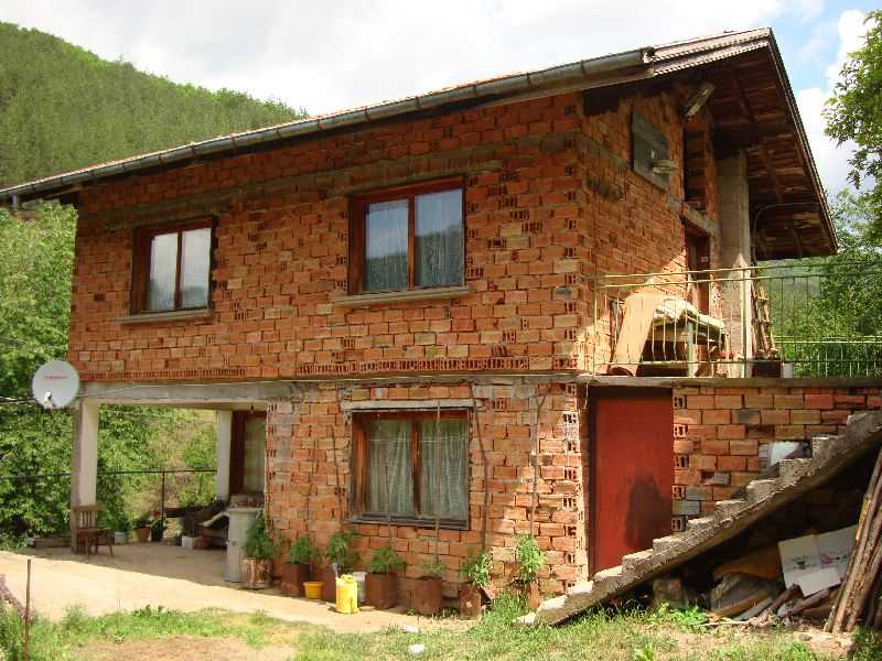 Парцел с къща в Буковец, гр. Костинброд, ул. "Георги Сава Раковски" № 11, ет. 2