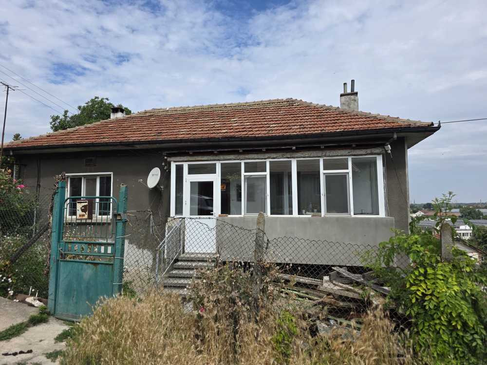 Тристаен апартамент в Русе, 104/2023 - гр. Русе, общ. Русе, обл. Русе, ул. ДАСКАЛ ТОНИ № 12