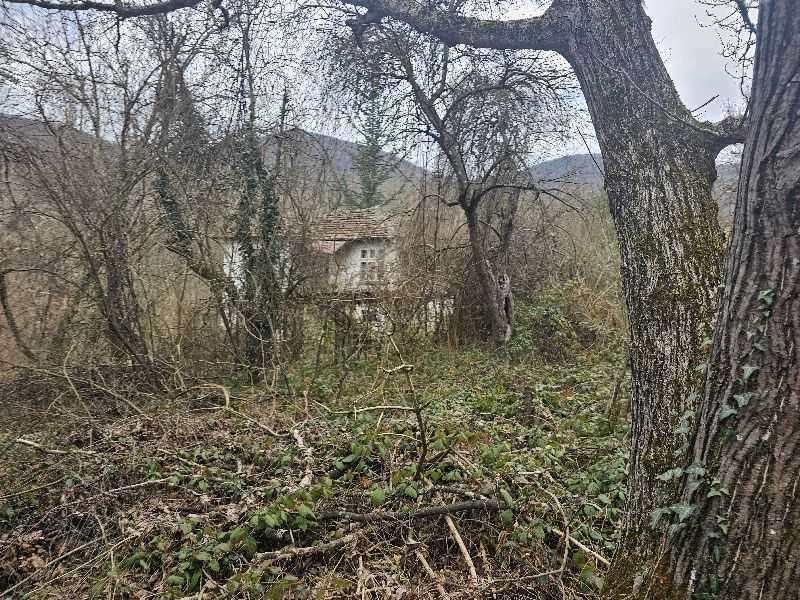 Парцел с къща в Калугерово, гр. Костинброд, ул. "Георги Сава Раковски" № 11, ет. 2