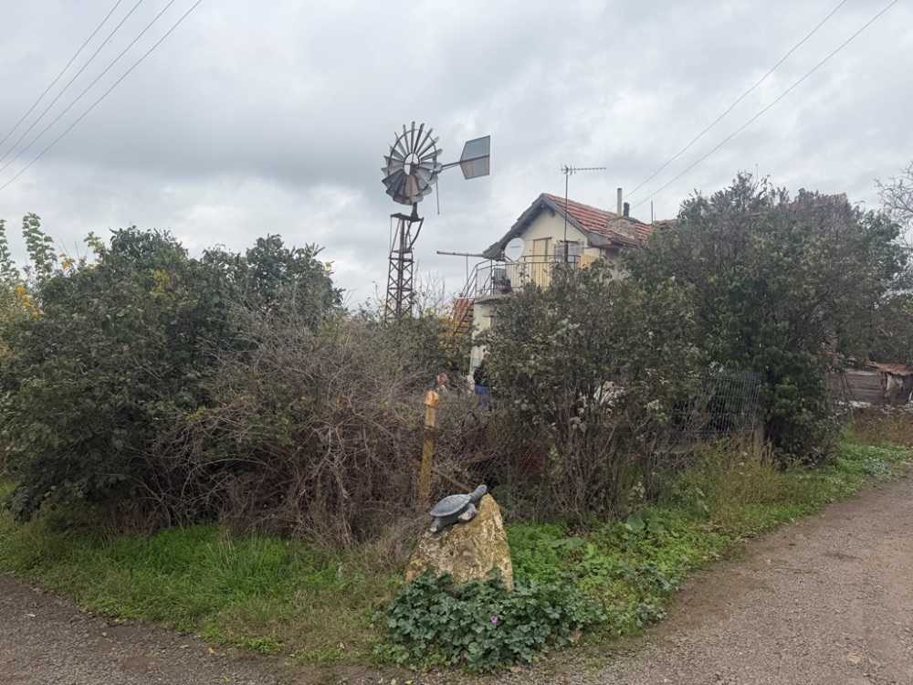 Парцел с къща в Бургас, гр.Бургас, с.о.Острица 2