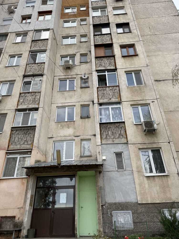 Двустаен апартамент в Червен бряг, град Червен бряг, община Червен бряг, област Плевен, жилищен комплекс „Победа“ блок 5/70, вход „В“ /буква В/, етаж 4 /четири/, апартамент №12