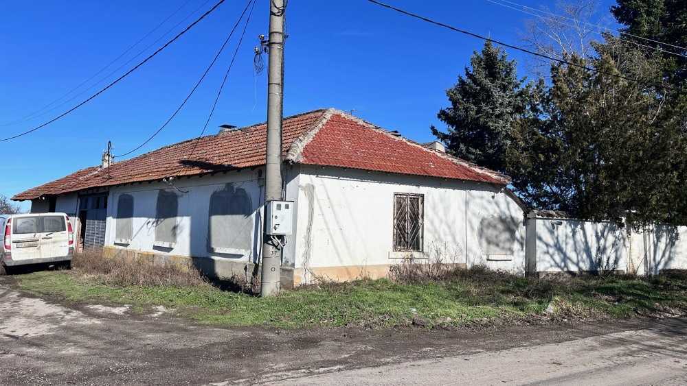 Парцел с къща в Голям извор, с.Голям извор, ул.ЕДЕЛВАЙС, общ.Самуил, обл.Разград,
