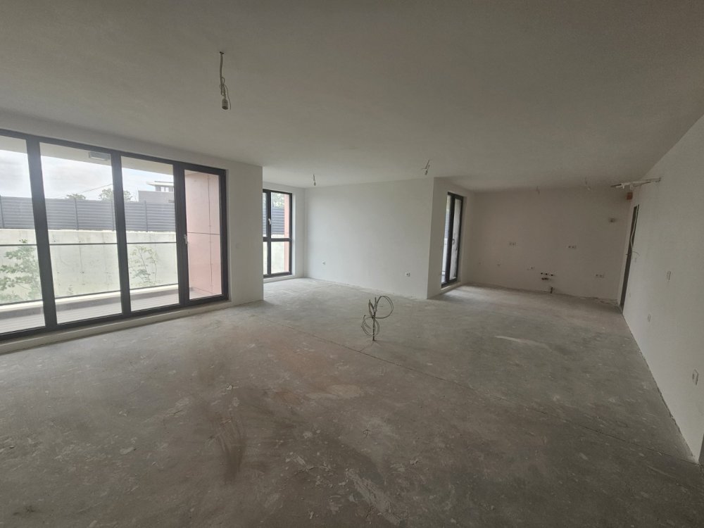 Тристаен апартамент в Варна, гр. Варна, п.к. 9000, ж.к. СВЕТИ НИКОЛА - ГОЛФ КЛУБ, бл. 9, вх. В, ет. 2
