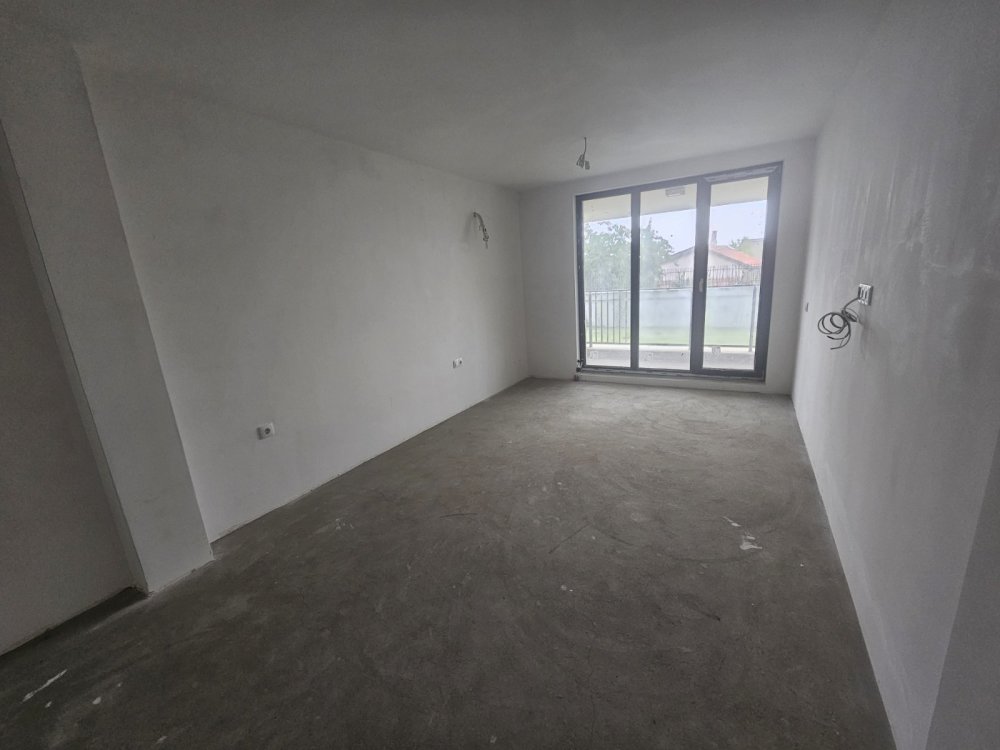 Двустаен апартамент в Варна, гр. Варна, п.к. 9000, ж.к. СВЕТИ НИКОЛА - ГОЛФ КЛУБ, бл. 10, ет. 1