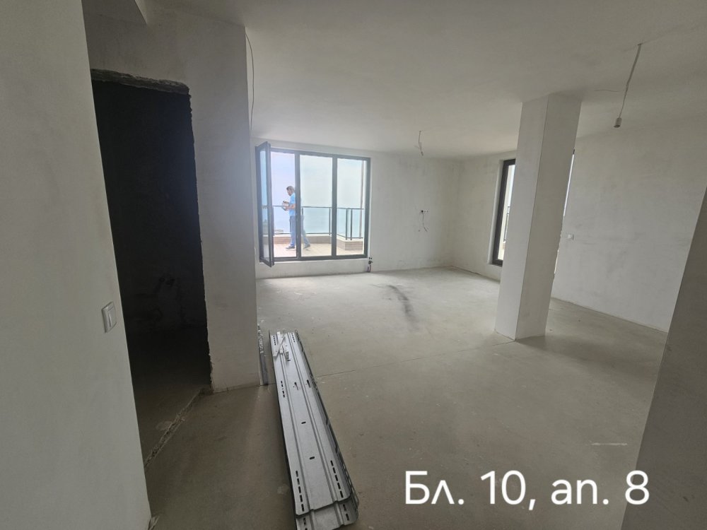 Двустаен апартамент в Варна, гр. Варна, п.к. 9000, ж.к. СВЕТИ НИКОЛА - ГОЛФ КЛУБ, бл. 10, ет. 4