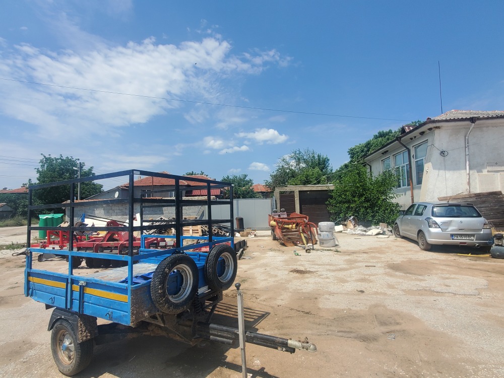 Парцел с къща в Априлци, с. Априлци