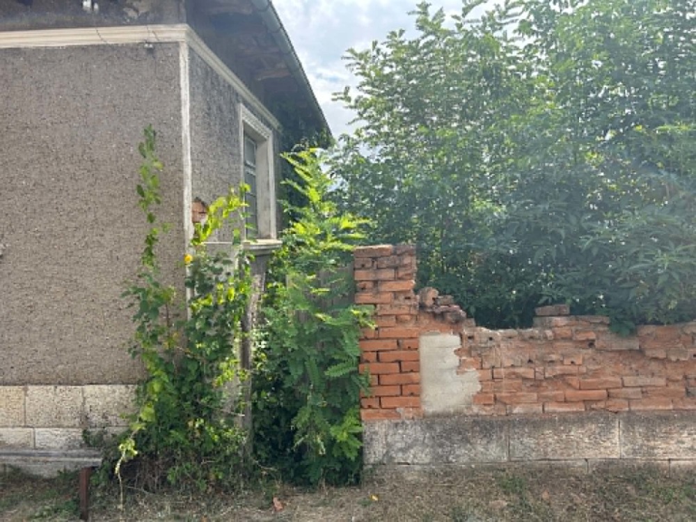 Парцел с къща в Батишница, гр. Русе, ул.”Георги Сава Раковски" № 13