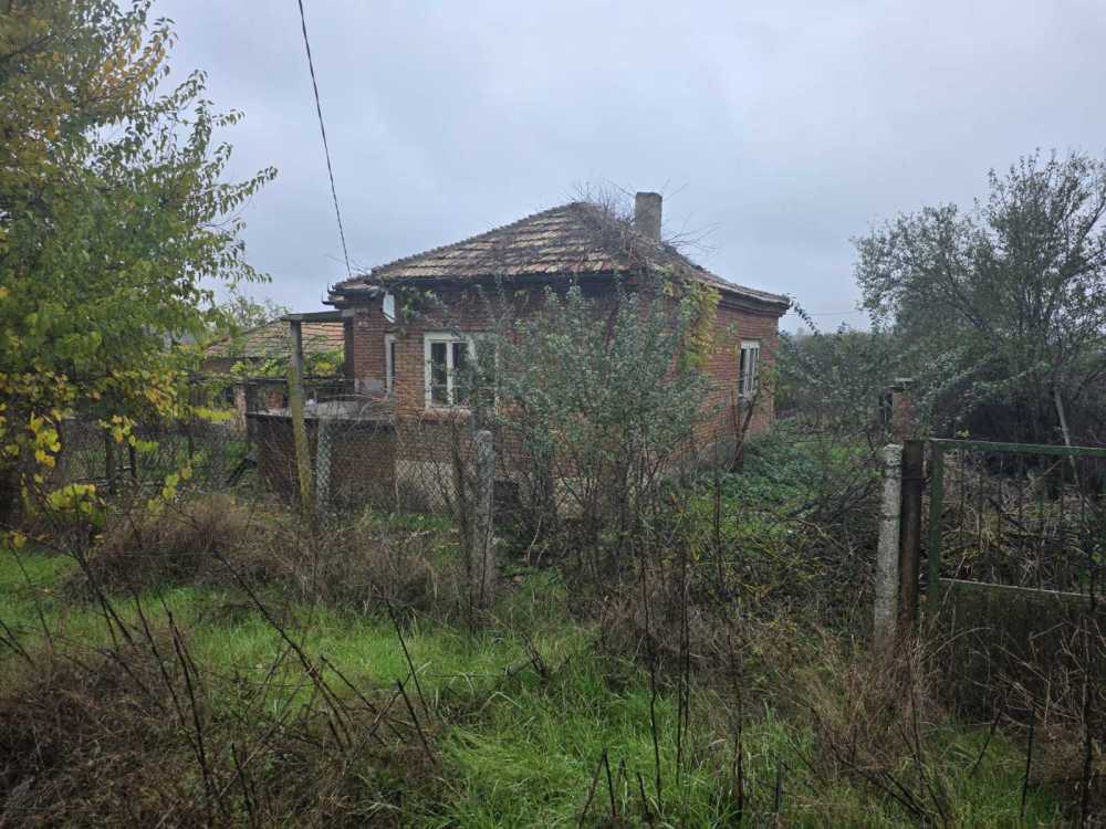 Парцел с къща в Червенци, с. Червенци, общ. Вълчи дол, обл. Варна