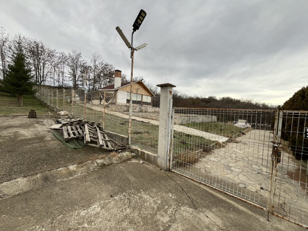 Парцел с къща в Опанец, местността „Срещу Чешмата"