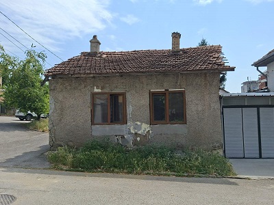 Парцел с къща в Разград, гр.Разград, ул."Отец Паисий"№4