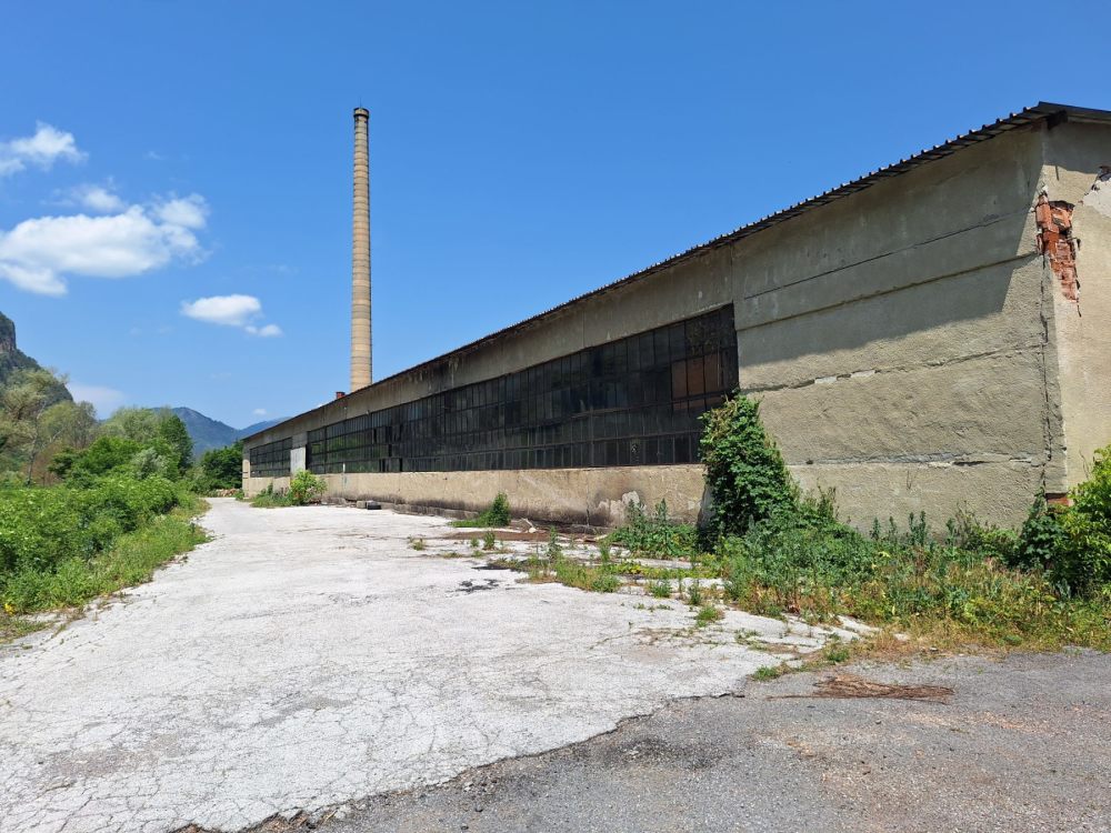 Производствен имот в Тетевен, ул. "Вършец"