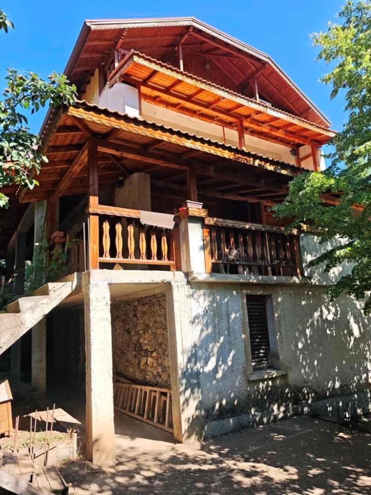 Къща с парцел в Лозен, с. Лозен, ул. "Зорница" № 13